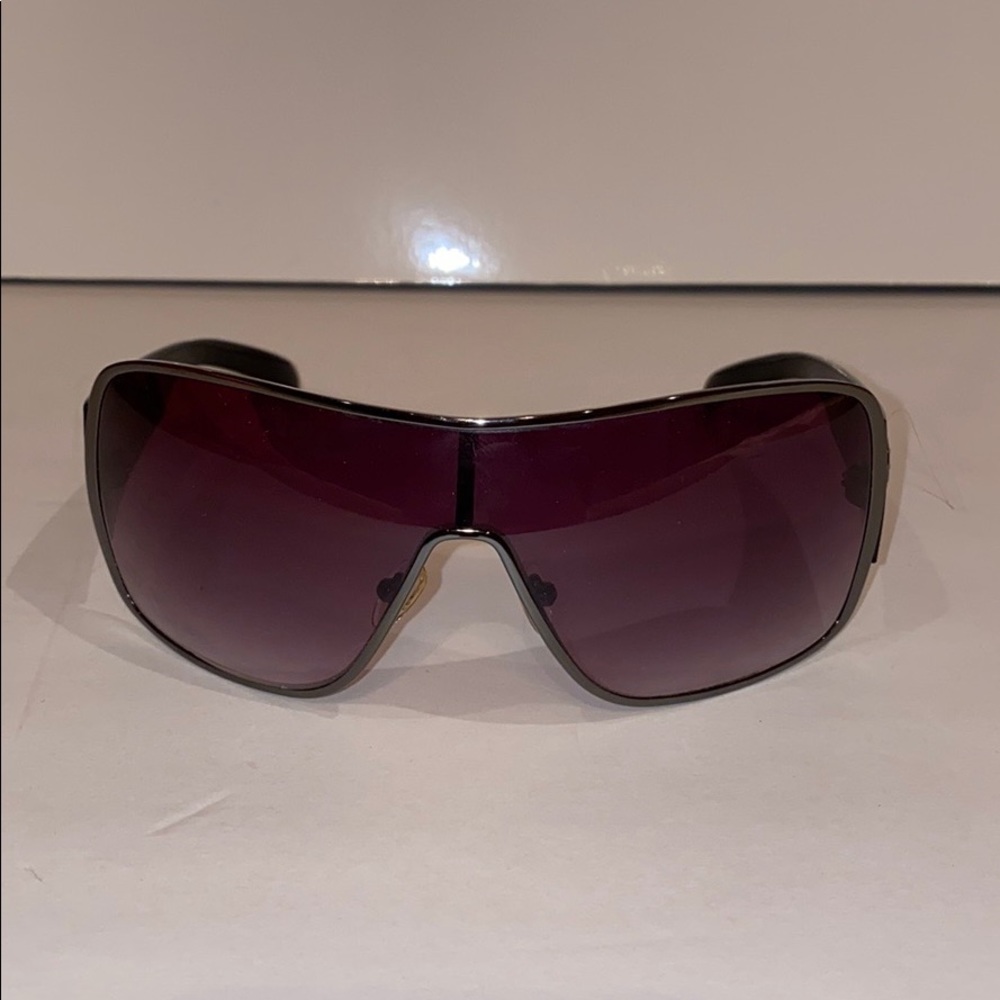 Women’s Guess purple sunglasses